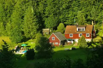 Image de Maison avec piscine en pleine nature!