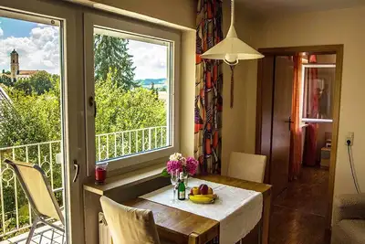 Image de Appartement (35qm) dans un emplacement central avec balcon