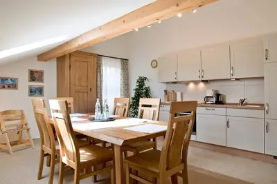 Image de Appartement pour 4 personnes sur 2. Étage avec balcon et deux chambres séparées