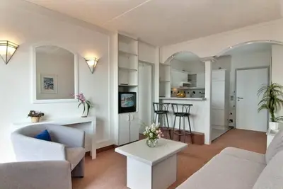 Image de Appartement de deux pièces (environ 45 m²) avec balcon sud