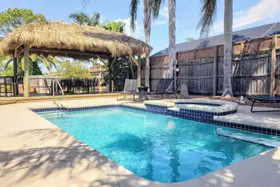 Image de (Piscine privée et spa) Tiki Time Beach Retreat