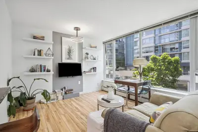 Image de 1 chambre moderne 1 Den Parking Tinseltown Gastown