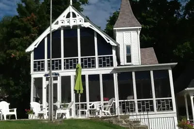 Image de Belle Cottage victorienne avec vue magnifique sur la rivière Saint-Laurent