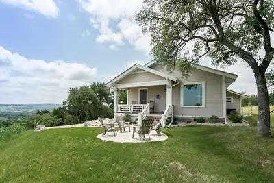 Image de Lookout Hill Cottage | Vues magnifiques | Près de Luckenbach