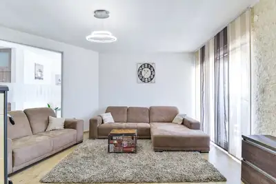 Image de Maison moderne dans le quartier calme de Pristeg