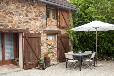 Image de Gîte du Puy Raynaud 3-5 pers. grande propriété avec jardin, piscine et étangs