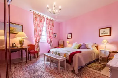 Image de Chambre Rose, Chambres d'Hôtes Saint Roch, piscine couverte chauffée