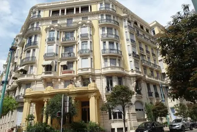 Image de Exceptionnel, studio, 25 mètres de la plage, centre ville, dans palace.
