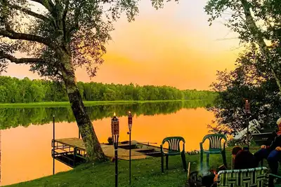 Image de Jolie cabine confortable de 2 chambres Ă droite sur l'eau