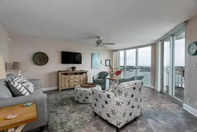 Image de SeaSpray Perdido Unité principale n ° 813 - Belle River Side 2 chambres / 2 salles de bain condo donnant sur Ol 'River