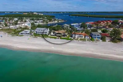 Image de Spectacular Gulf Front Home!