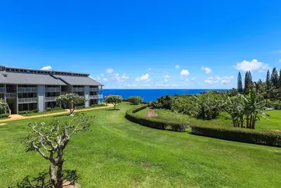 Image de Condo au bord de l'eau avec piscine partagée, bain à remous et véranda meublée avec vue sur l'océan