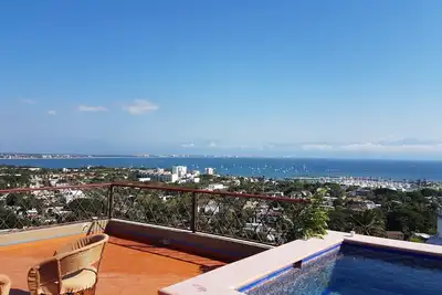 Image de Casa Melinda Main House donnant sur toute la région de la baie! Superbe propriété!