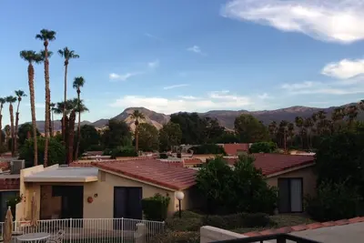 Image de Remodelé Townhouse dans la cathédrale Canyon près de Palm Springs