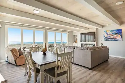 Image de Accueil riverain magnifique w \/ un bain à remous privé, foyer au gaz, et accès à la plage