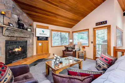 Image de 2 balcons, A / C, bain à remous, cheminée à bois, vélos, laissez-passer Sharc gratuits - Ash05