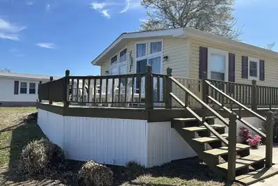 Image de Oceanside Village Waterfront Cottage sur grand terrain 2 chambres 2 salles de bain