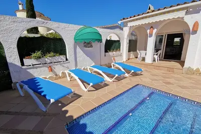 Image de Fluvia charmante maison de 2 chambres avec piscine