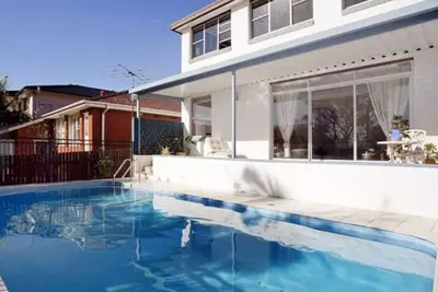 Image de 5 Br Maison Ă Cronulla avec piscine