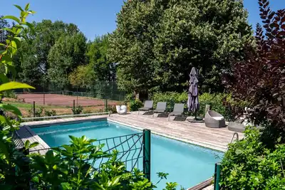 Image de Propriété à 1km de Honfleur avec piscine chauffée, tennis pour amateurs, jacuzzi