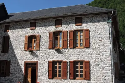 Image de Appartement indépendant dans maison en belles pierres apparentes