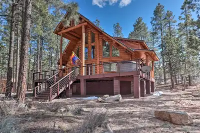 Image de Private 1-Acre Lakeside Home avec bain à remous et terrasse!