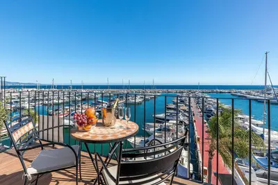 Image de Spectaculaire Penthouse First Line Marina de Puerto Banus avec une vue magnifique sur la mer