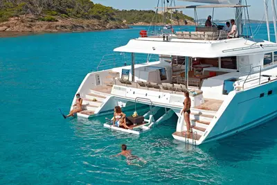 Image de Villa flottante de luxe! Peut accueillir de 10 à 12 personnes. Catamaran Lagoon 400\/420