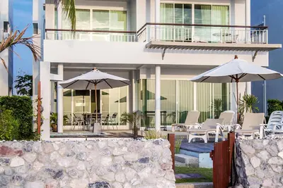 Image de Famille Absolute en bord de mer