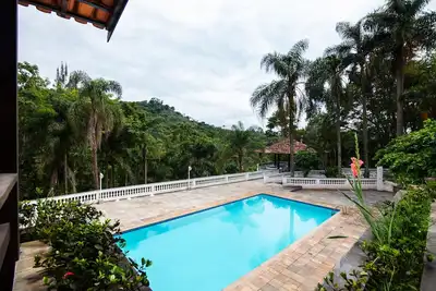 Image de Lieu de loisir complet. Piscine, saunas, cour, sentier nature. Près de Sp