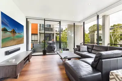 Image de Appartement élégant dans une banlieue élégante proche de la ville