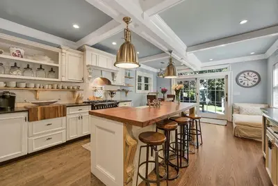 Image de Maison enchanteur avec de belles vues sur la baie au coeur de Greenport Village