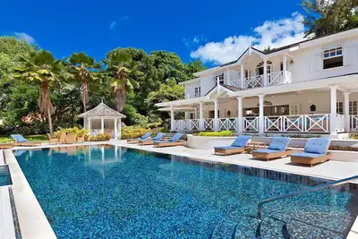 Une villa de luxe Sandy Lane avec 4 chambres, beaucoup d'intimité et à proximité de la plage
