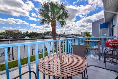 Image de Waterfront -Madeira Beach Yacht Club 2 Br 1 Bath Condo, en Floride - Intercoastal
