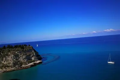 Image de Balcon sur la Falaise avec Vue sur la Mer