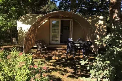 Image de Bungalow toile Coco Sweet mit Nutzung von Sanitäranlagen und Waschbecken des Campingplatzes - 2 Schlafzimmer 4 Personen