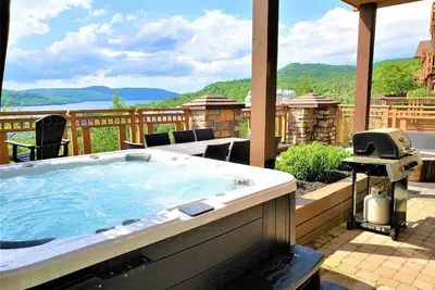 Image de Altitude 170-1 \/ Condo de luxe avec bain à remous privé, Altitude 170-1 \/ Luxury Mountain Home with