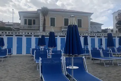 Image de Location bifocale pour 4 Ă Diano Marina (Im) face Ă la mer. Code Citra 008027-Lt-0151