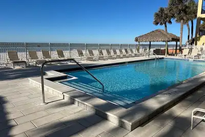 Image de Madeira Beach Front Condo @Seaview Autumn Specials / Piscine et bain à remous entièrement rénovés