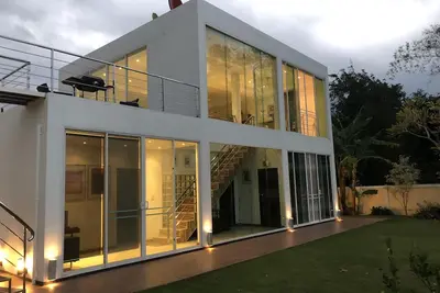 Image de Propriété de luxe au bord du fleuve sur le Mékong