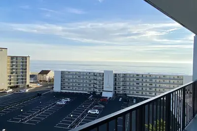 Image de Condo Ocean block avec piscine et de belles vues!