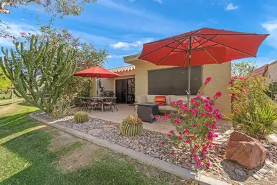 Image de Nouvelle inscription à partir du 4/2019! Rénové 2/2! Terrasse arrière orientée sud-ouest spacieuse! À quelques pas de la piscine!