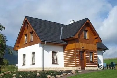 Image de Maison de campagne indépendante magnifiquement située avec une large vue sur les prairies et les montagnes