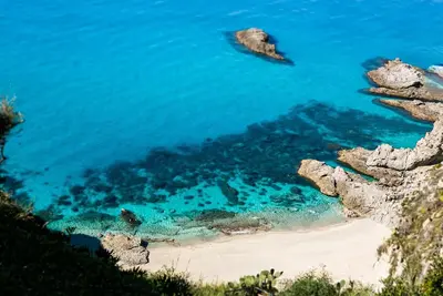 Image de parfait pour un couple, magnifique vue sur la mer et à distance de marche de la plage
