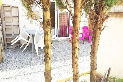 Image de Studio récent, jardin avec pking privé, barbecue, proximité plages à pieds, Wifi