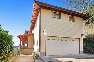 Image de Meilleure vue en ville! Maison rénovée avec sauna - promenade au Bayfront - 1 chien Ok!