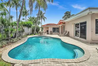 Image de Maison avec piscine et accès à la plage semi-privée