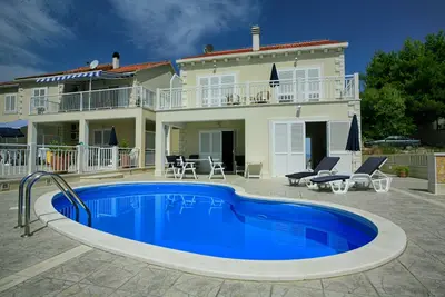 Image de Maison pour la famille avec la piscine Sumartin, Brac (K-16842)
