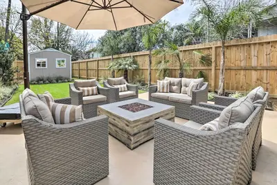 Image de Nouveau! Dog-Friendly Galveston Home - Marchez jusqu'à la plage!