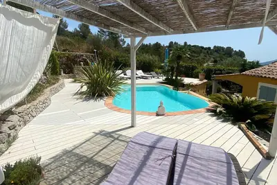Image de Maison provençale de 130m2 vue mer avec piscine au calme